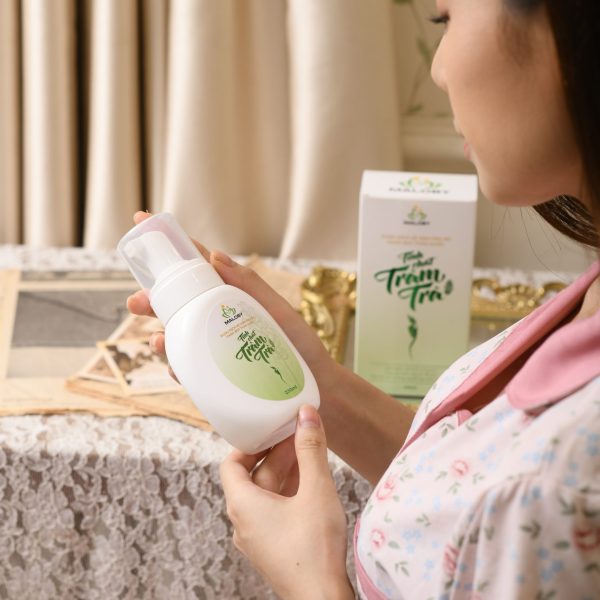 dung dịch vệ sinh phụ nữ dạng gel 01